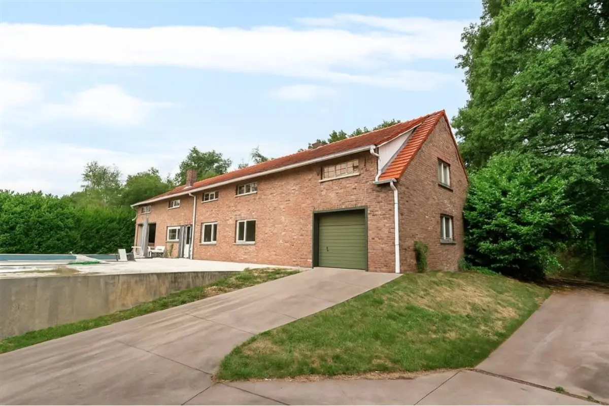 Huis te  koop in Oelegem 2520 540000.00€ 6 slaapkamers 414.00m² - Zoekertje 763909