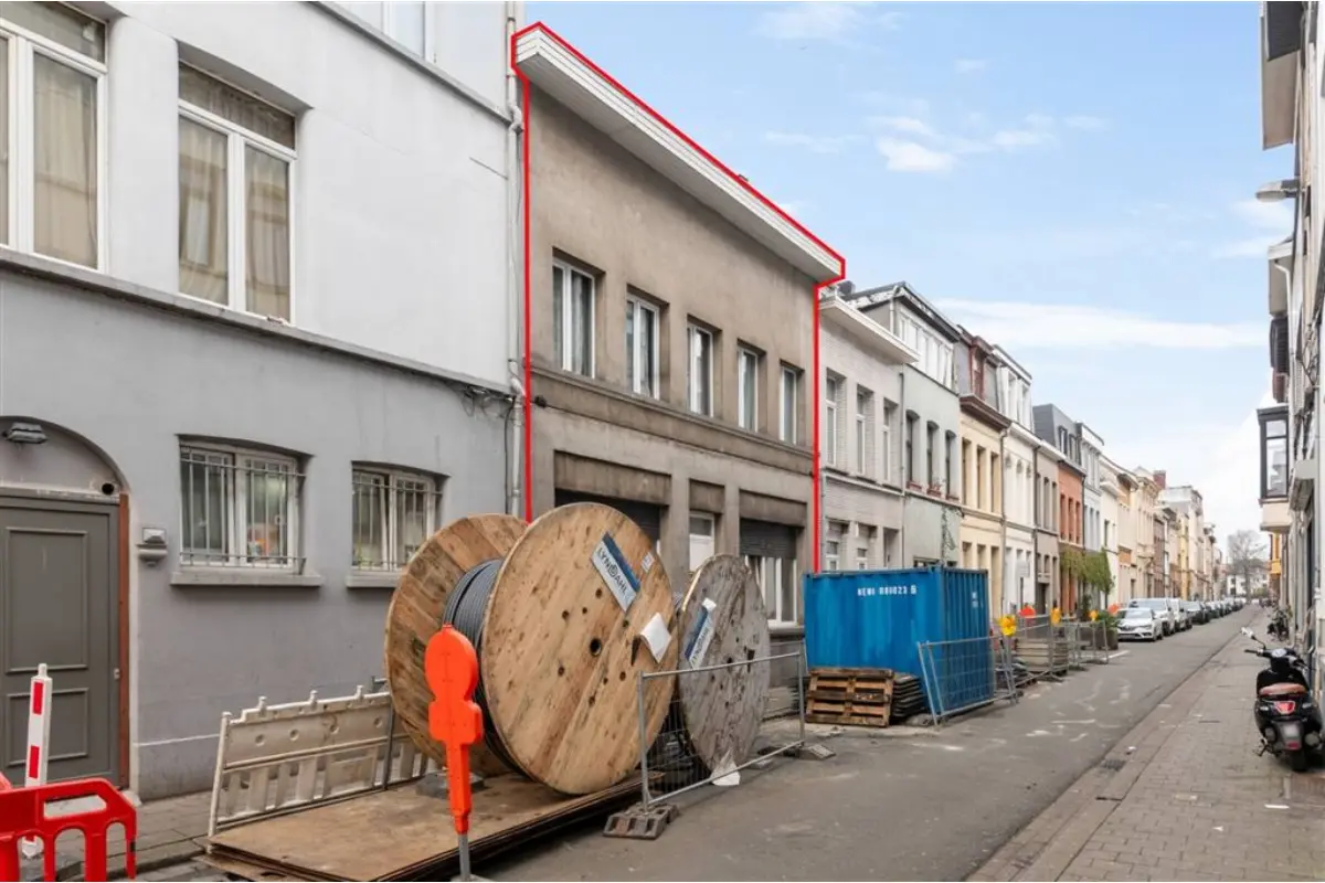 Huis te  koop in Antwerpen 2060 295000.00€ 2 slaapkamers 198.00m² - Zoekertje 763745