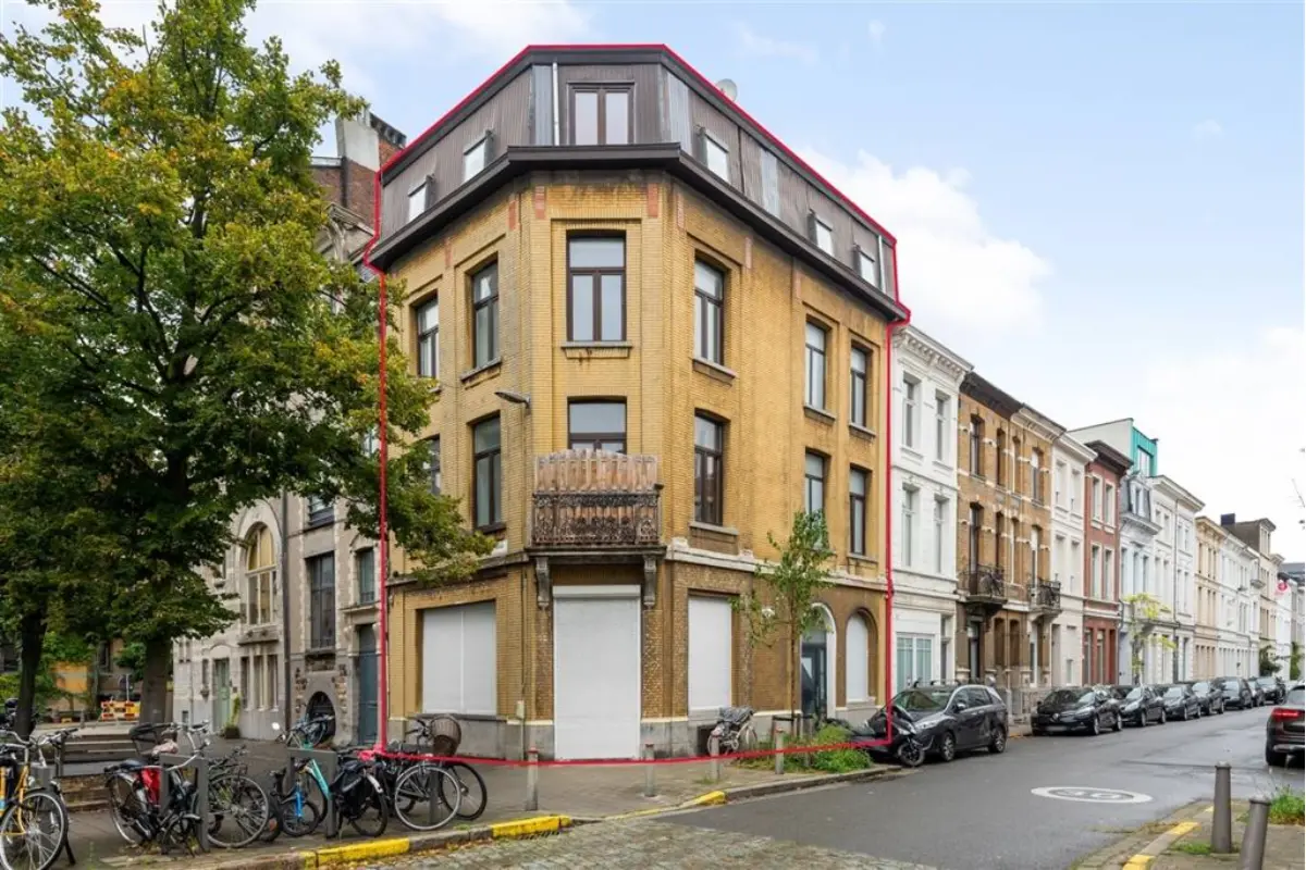 Handelszaak te  koop in Borgerhout 2140 499000.00€ 6 slaapkamers 302.00m² - Zoekertje 763700