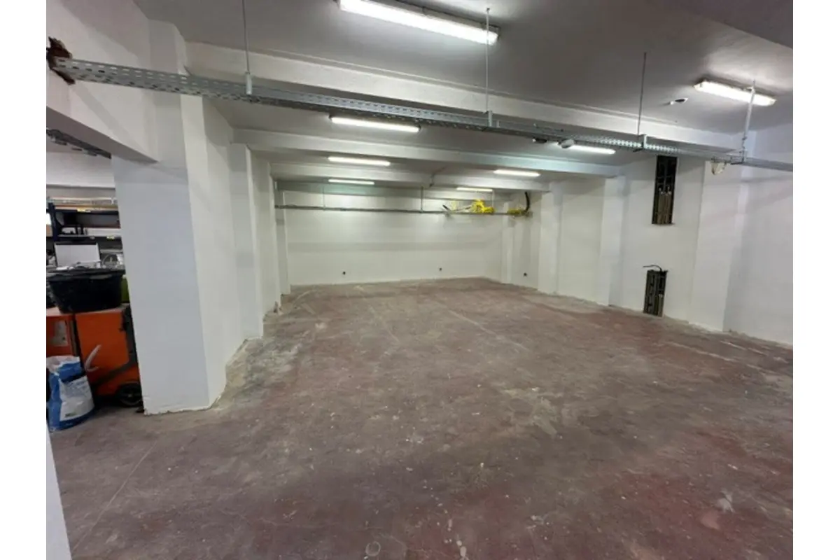 Handelszaak te  huur in Turnhout 2300 1645.00€  slaapkamers m² - Zoekertje 763137