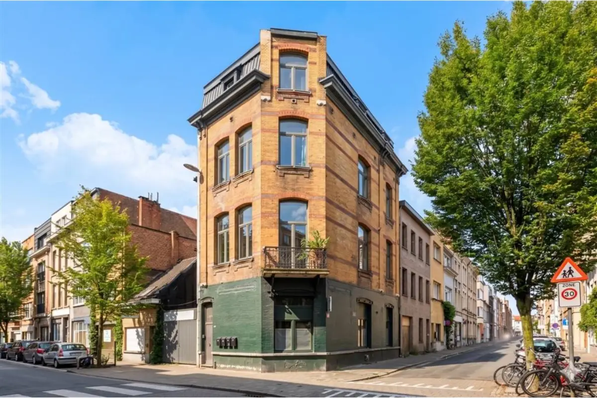 Appartement te  koop in Antwerpen 2060 145000.00€ 1 slaapkamers 52.00m² - Zoekertje 763753