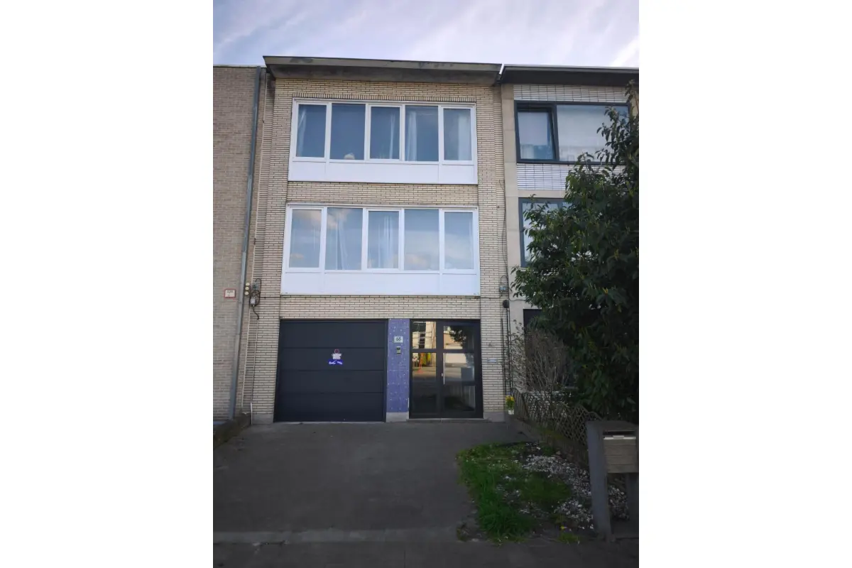 Huis te  koop in Deurne 2100 430000.00€ 3 slaapkamers m² - Zoekertje 766947