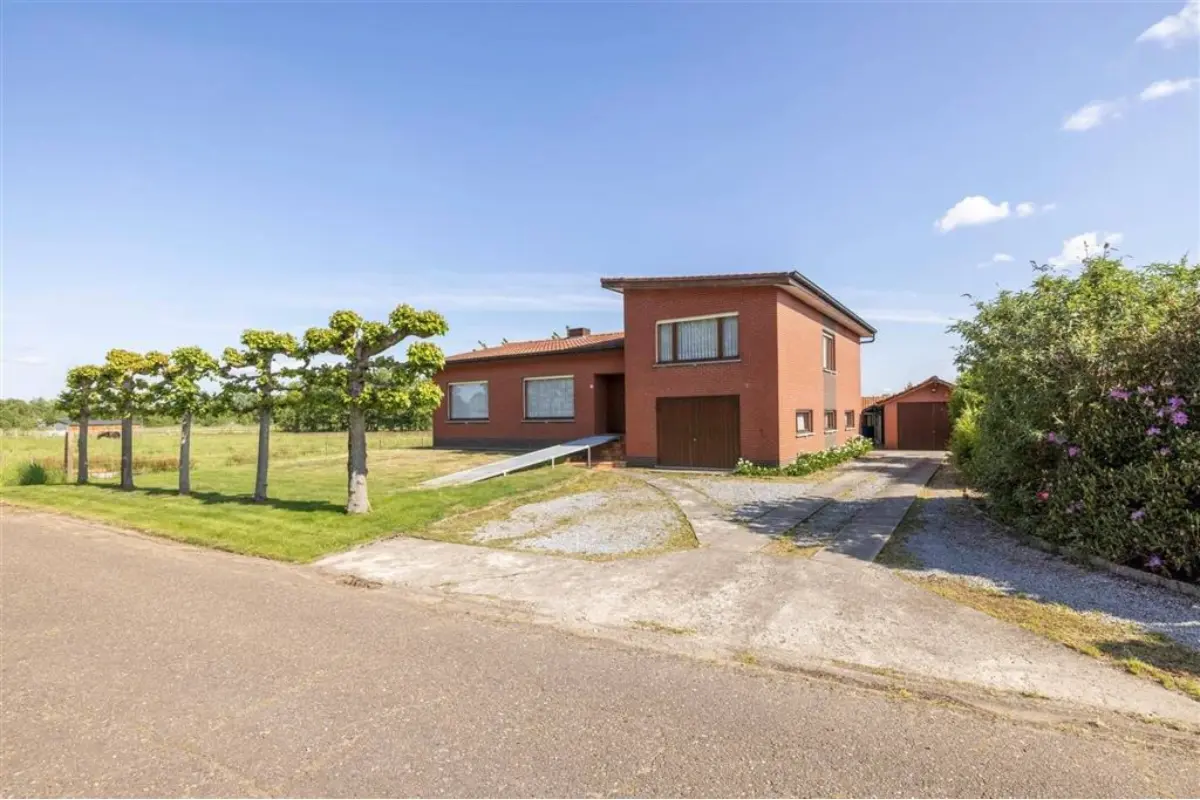 Huis te  koop in Geel 2440 299000.00€ 3 slaapkamers 203.00m² - Zoekertje 767402
