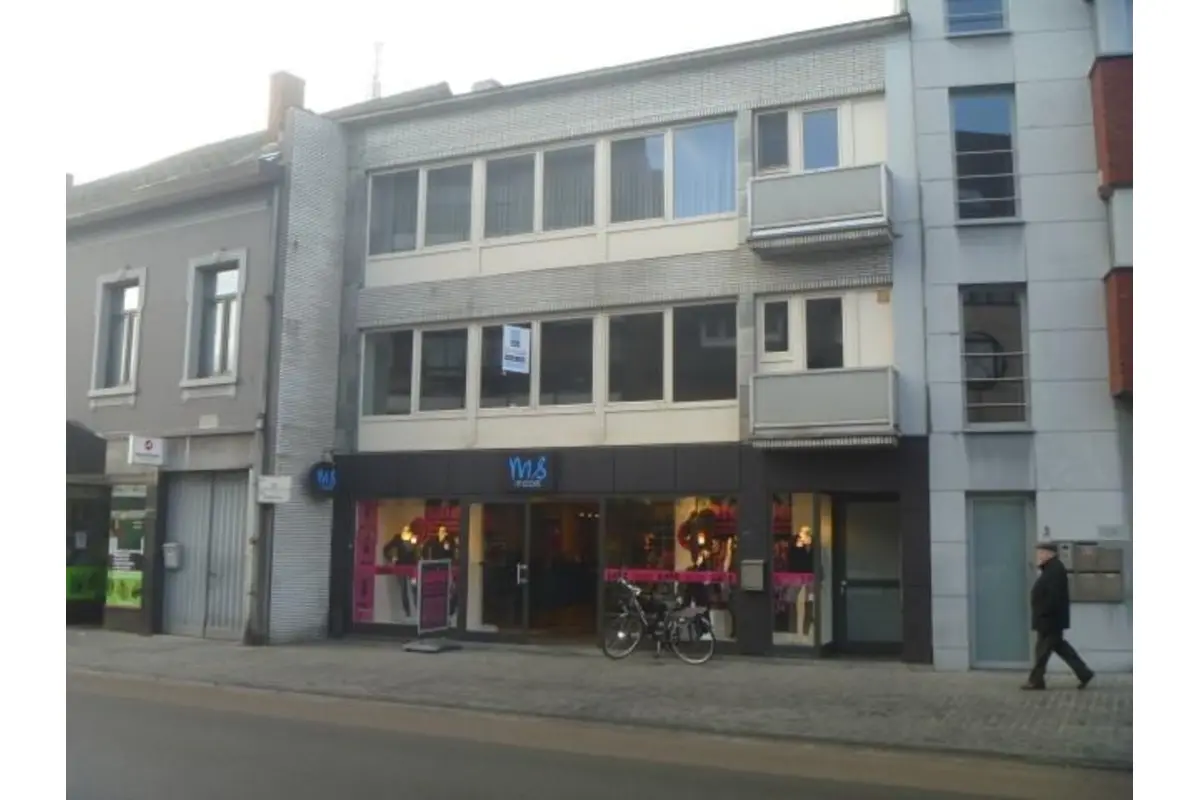 Appartement te  huur in Mol 2400 820.00€ 3 slaapkamers m² - Zoekertje 772242