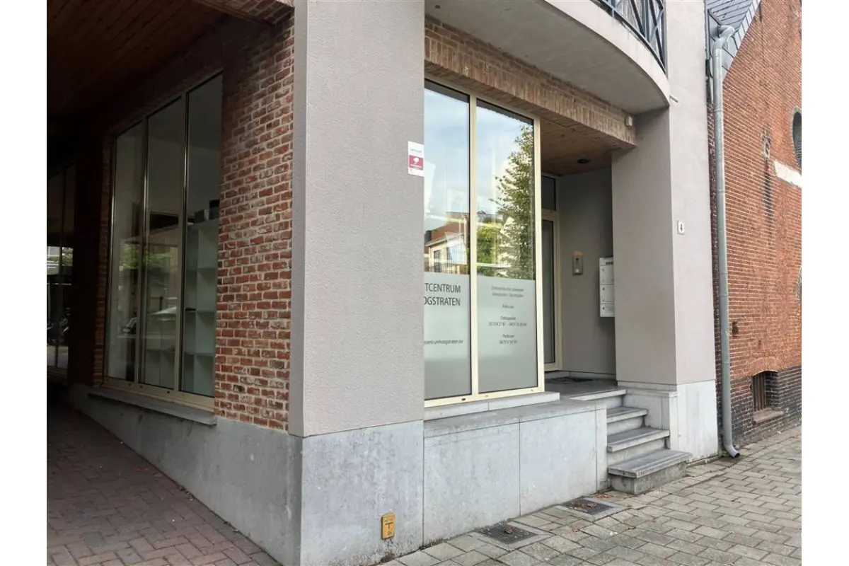 Handelszaak te  huur in Hoogstraten 2320 950.00€  slaapkamers 60.00m² - Zoekertje 771930