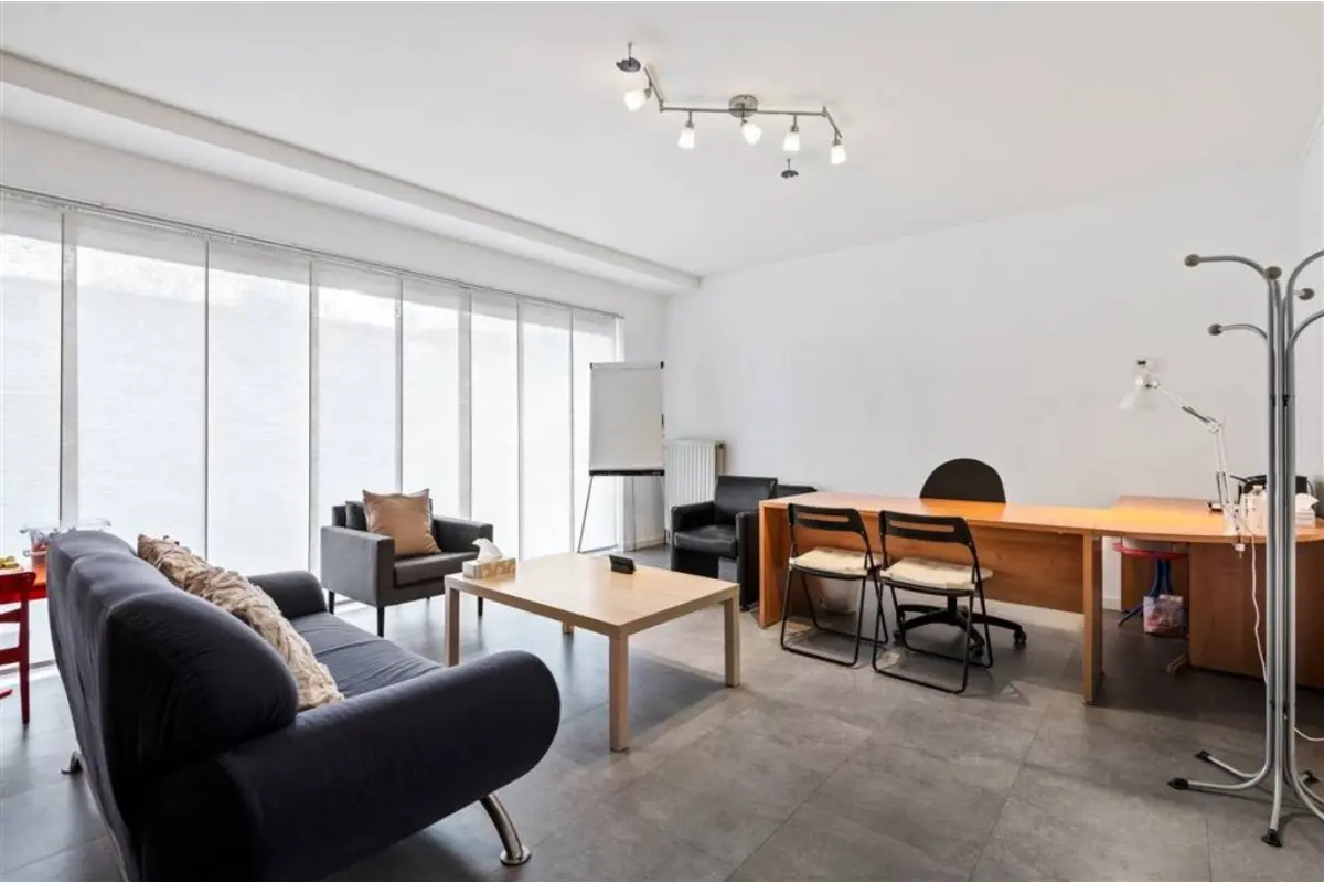 Handelszaak te  koop in Berchem 2600 185000.00€  slaapkamers 73.00m² - Zoekertje 790013
