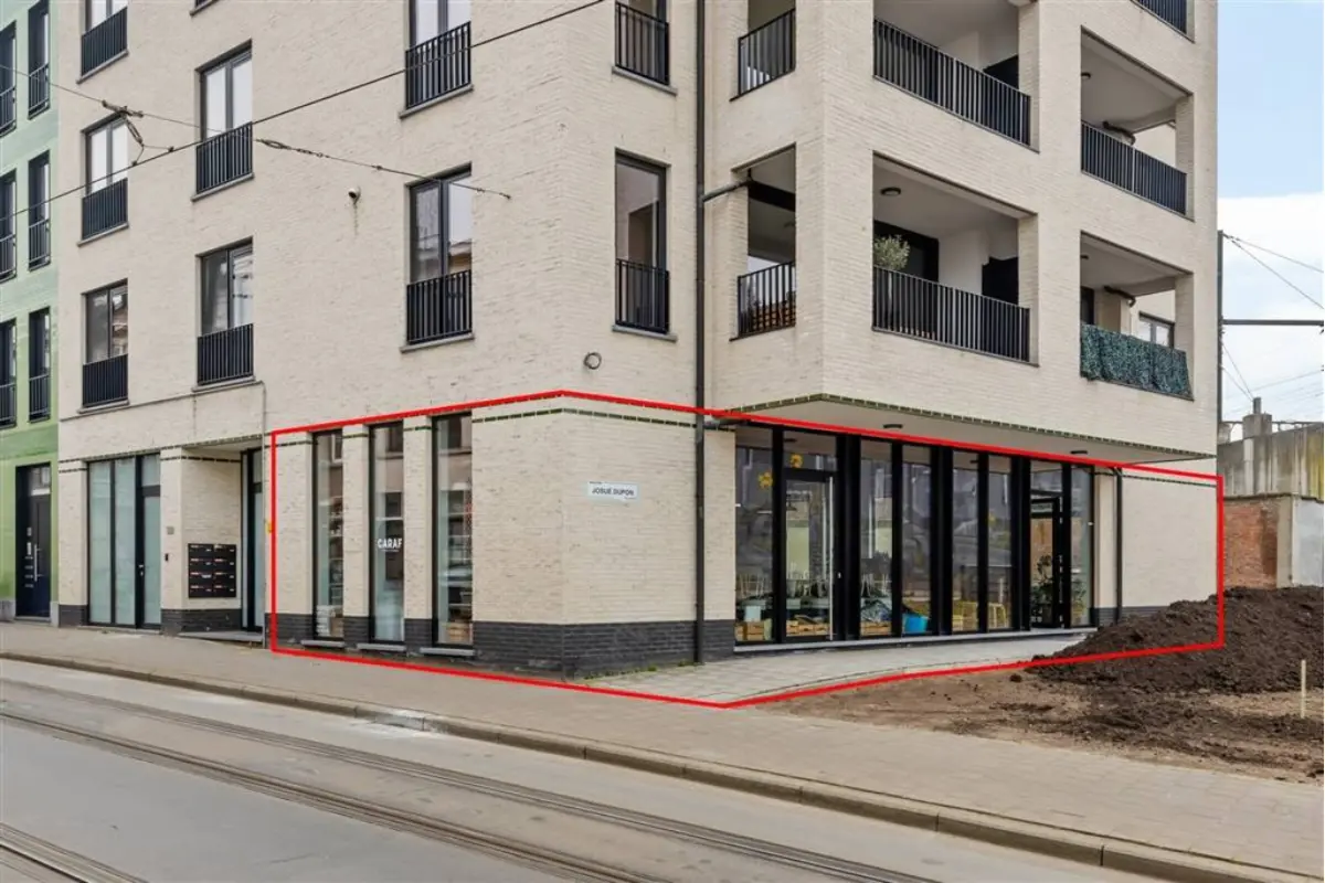 Handelszaak te  koop in Berchem 2600 532000.00€  slaapkamers 185.00m² - Zoekertje 773701