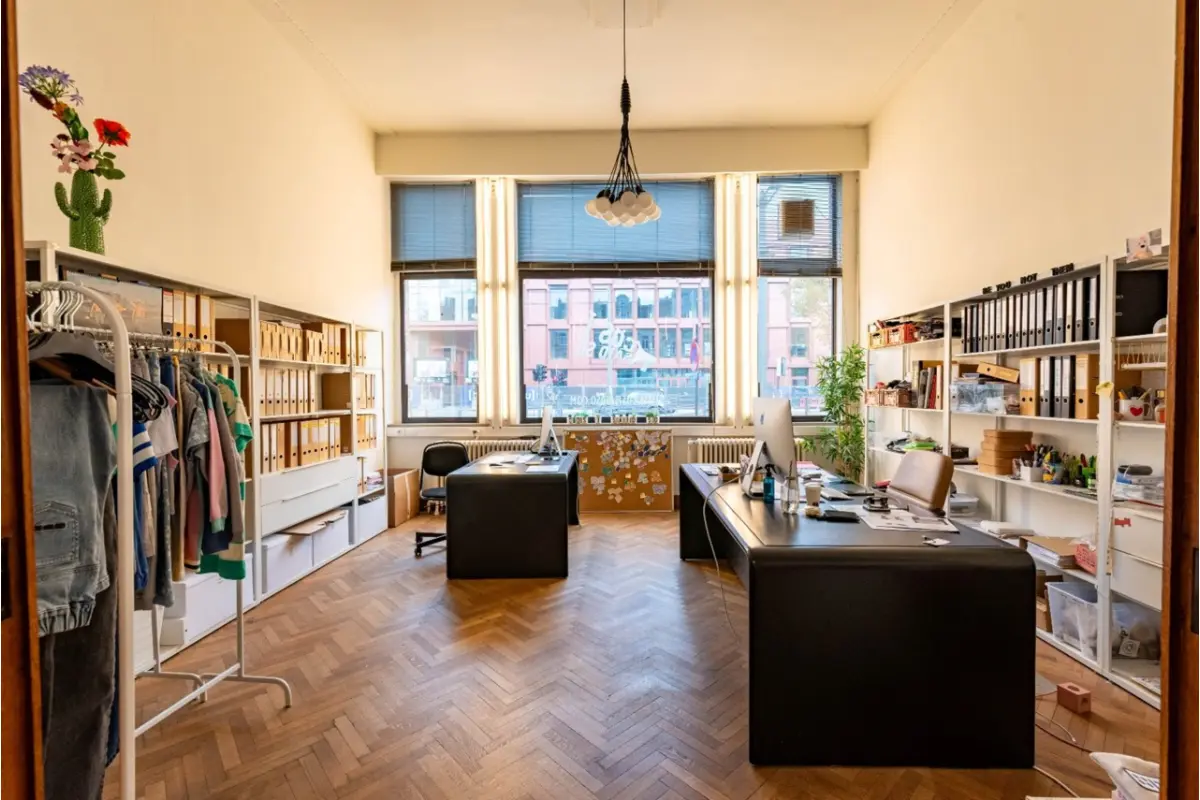 Handelszaak te  huur in Antwerpen 2000 1625.00€  slaapkamers m² - Zoekertje 774808