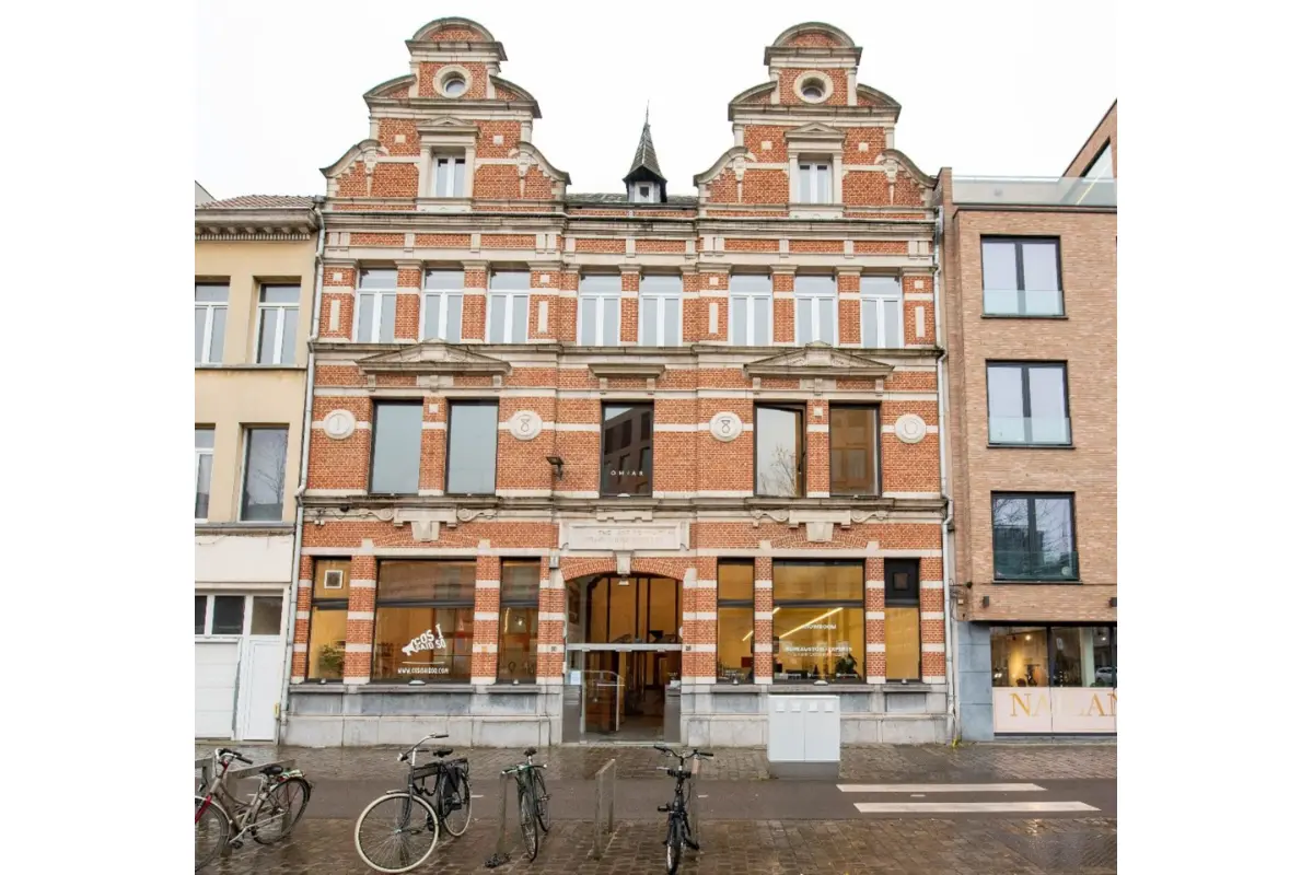 Handelszaak te  huur in Antwerpen 2000 2300.00€  slaapkamers m² - Zoekertje 774819
