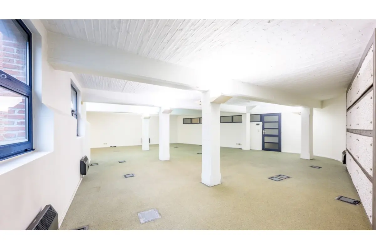 Handelszaak te  huur in Antwerpen 2000 1618.75€  slaapkamers m² - Zoekertje 774781