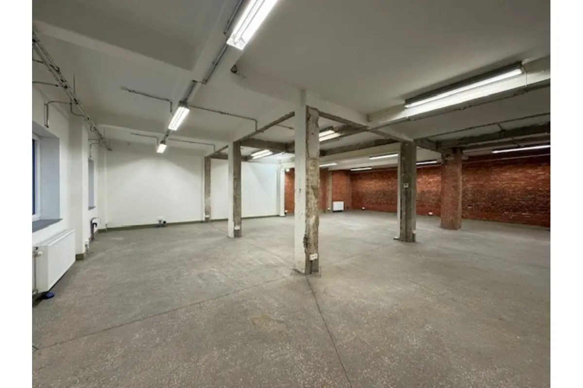 Handelszaak te  huur in Antwerpen 2000 2100.00€  slaapkamers 220.00m² - Zoekertje 774816