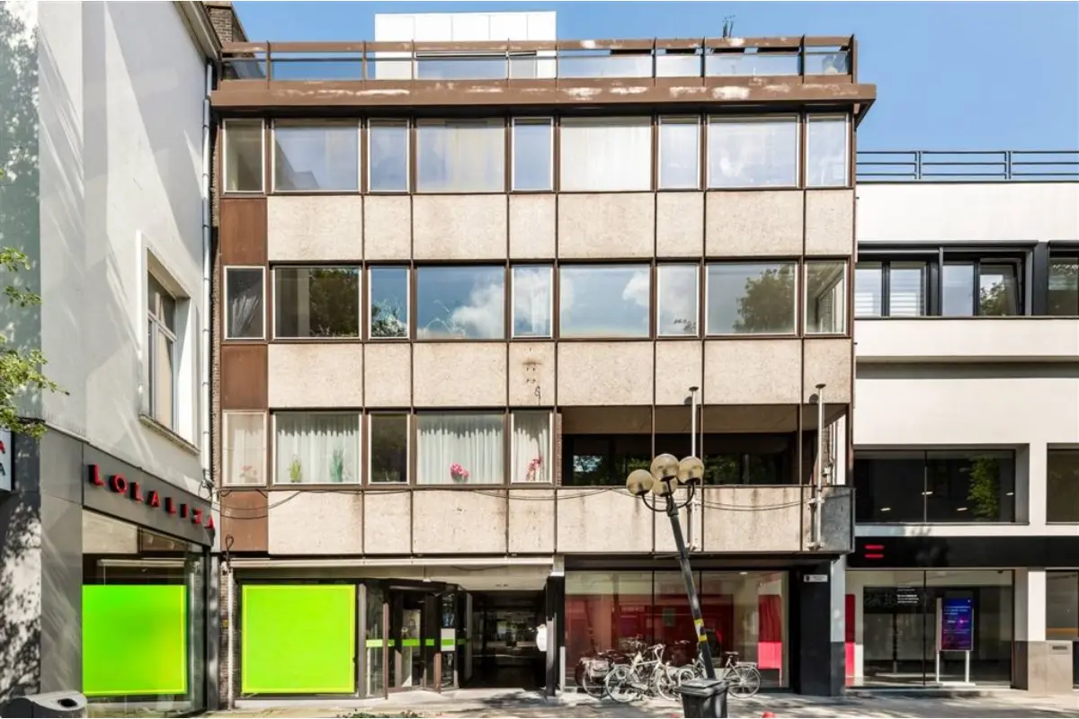 Handelszaak te  koop in Turnhout 2300 750000.00€  slaapkamers 849.00m² - Zoekertje 778354