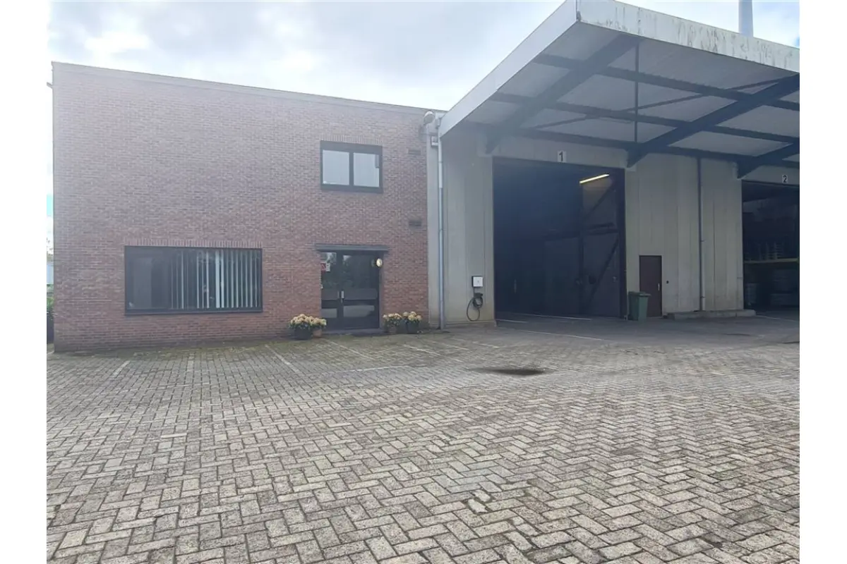 Handelszaak te  huur in Turnhout 2300 1500.00€  slaapkamers m² - Zoekertje 778342