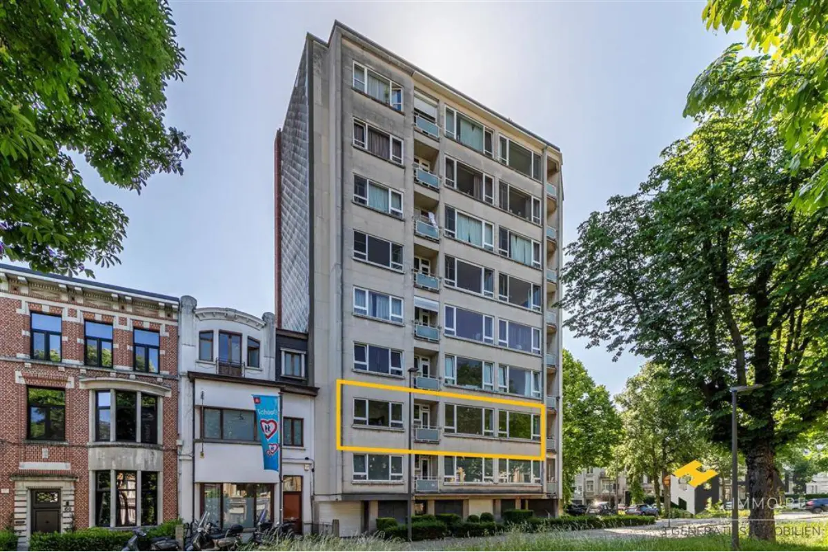 Appartement te  koop in Berchem 2600 259000.00€ 2 slaapkamers 90.00m² - Zoekertje 778577