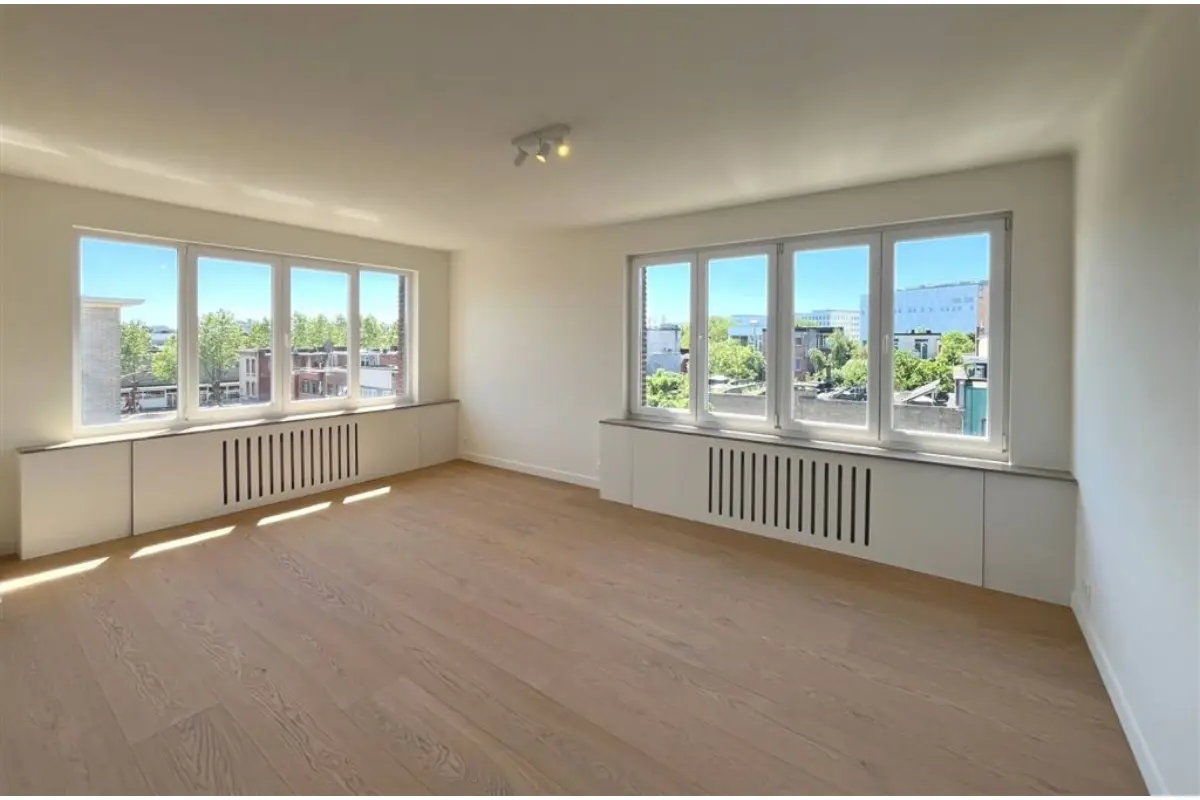 Appartement te  koop in Berchem 2600 325000.00€ 2 slaapkamers 80.00m² - Zoekertje 779172