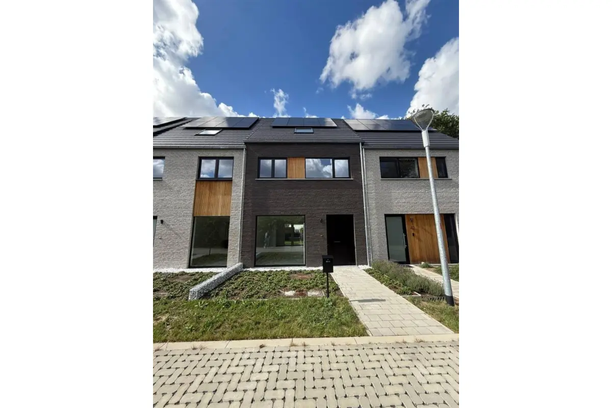 Huis te  huur in Berlaar 2590 1350.00€ 3 slaapkamers 144.00m² - Zoekertje 779383