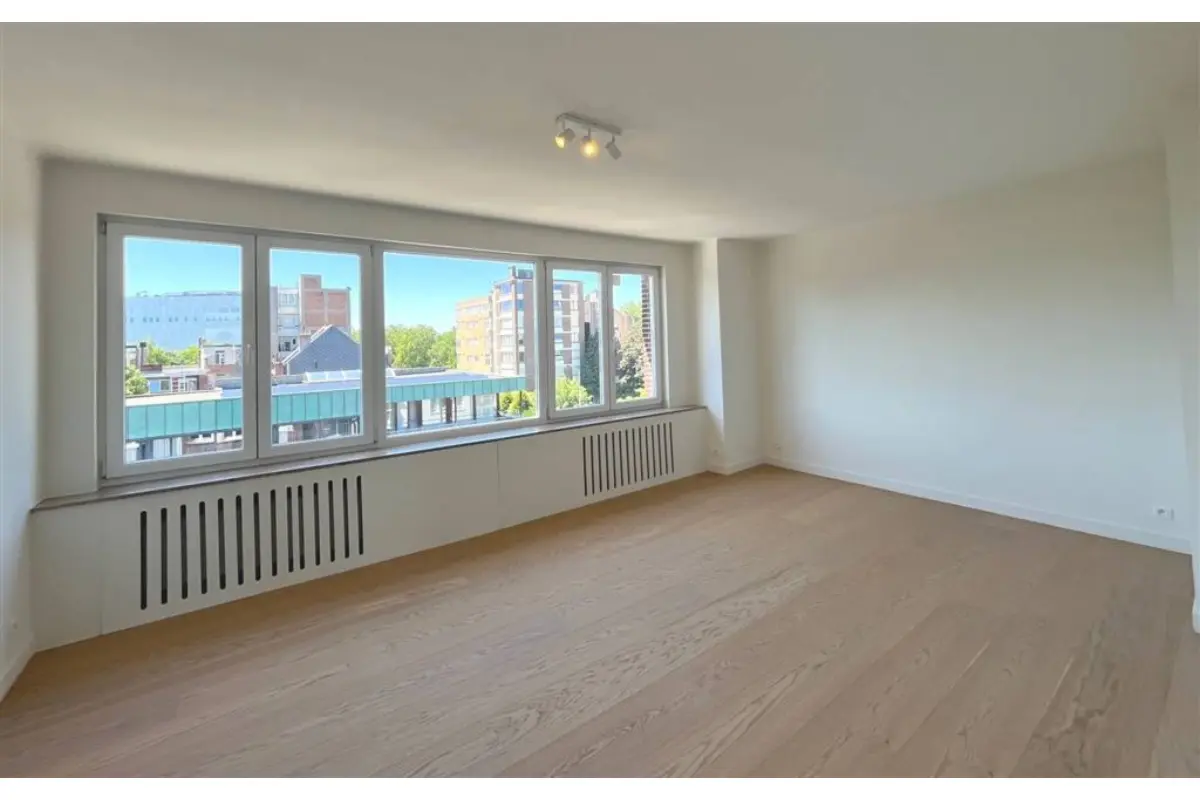 Appartement te  koop in Berchem 2600 319000.00€ 2 slaapkamers 75.00m² - Zoekertje 779171