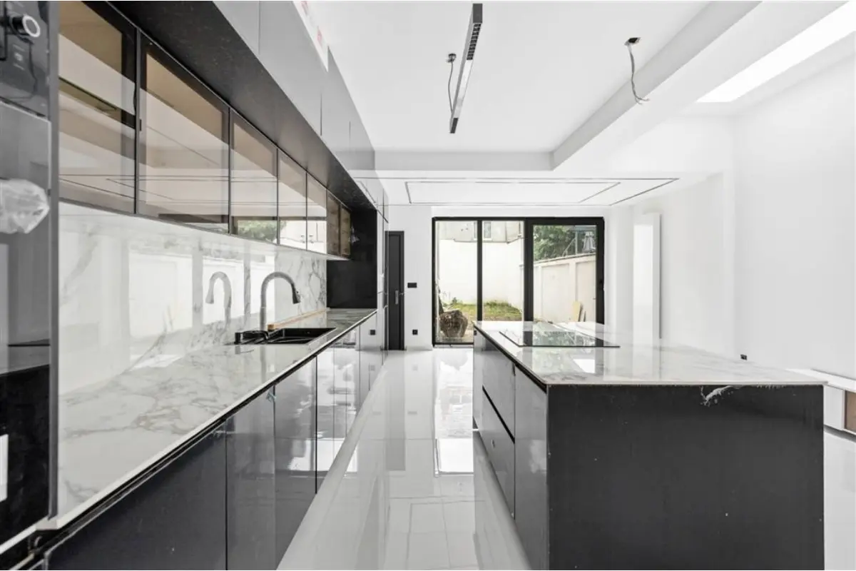 Huis te  koop in Antwerpen 2060 560000.00€ 4 slaapkamers 236.00m² - Zoekertje 783771
