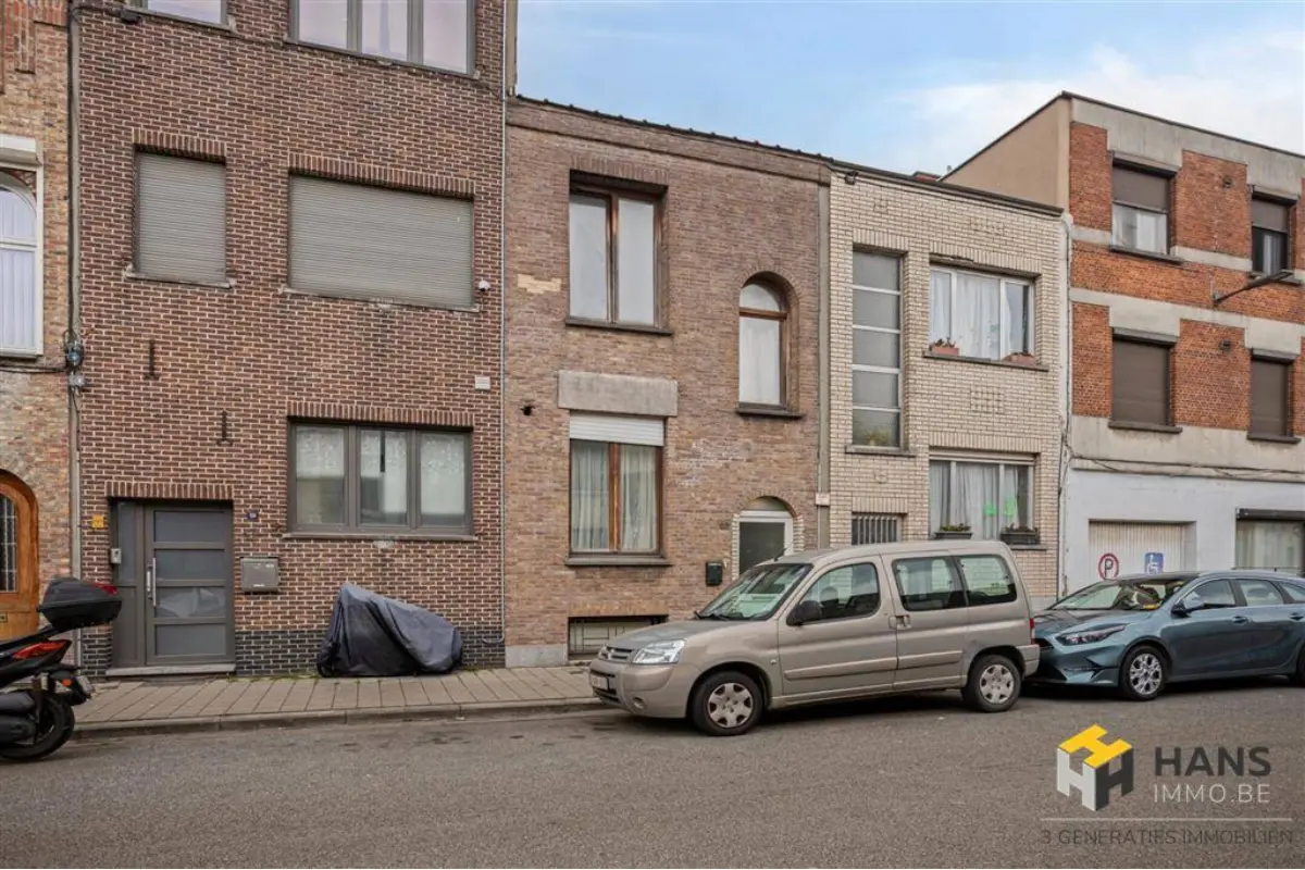 Huis te  koop in Deurne 2100 324900.00€ 5 slaapkamers 168.00m² - Zoekertje 783596