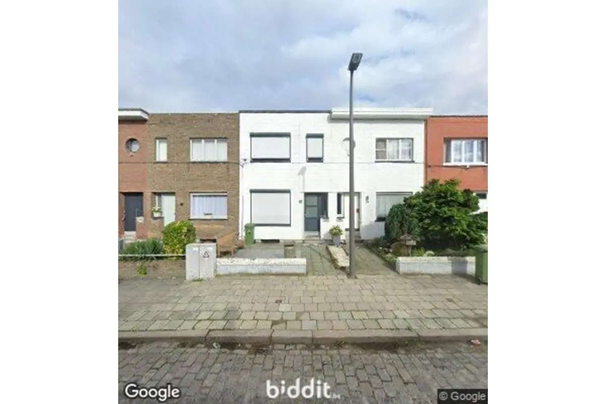 Huis te  koop in Wilrijk 2610 220000.00€ 2 slaapkamers m² - Zoekertje 785140