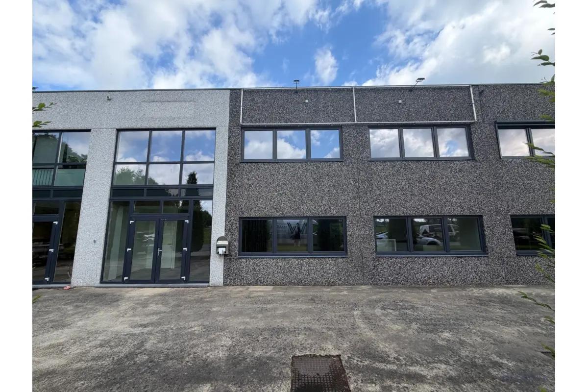 Handelszaak te  huur in Geel 2440 1950.00€  slaapkamers m² - Zoekertje 786421