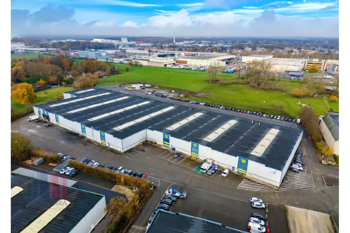 Handelszaak te  huur in Aartselaar 2630 9504.00€  slaapkamers 1920.00m² - Zoekertje 786332