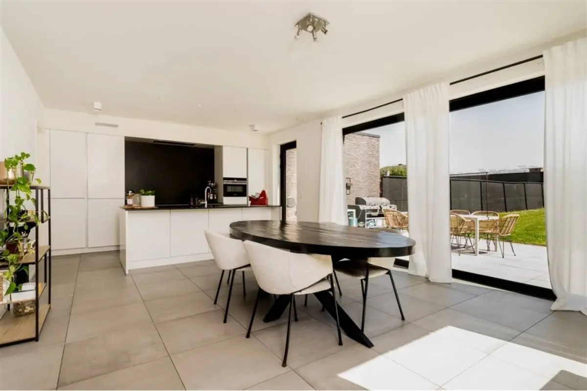 Huis te  huur in Onze-Lieve-Vrouw-Waver 2861 1650.00€ 3 slaapkamers 191.00m² - Zoekertje 786640