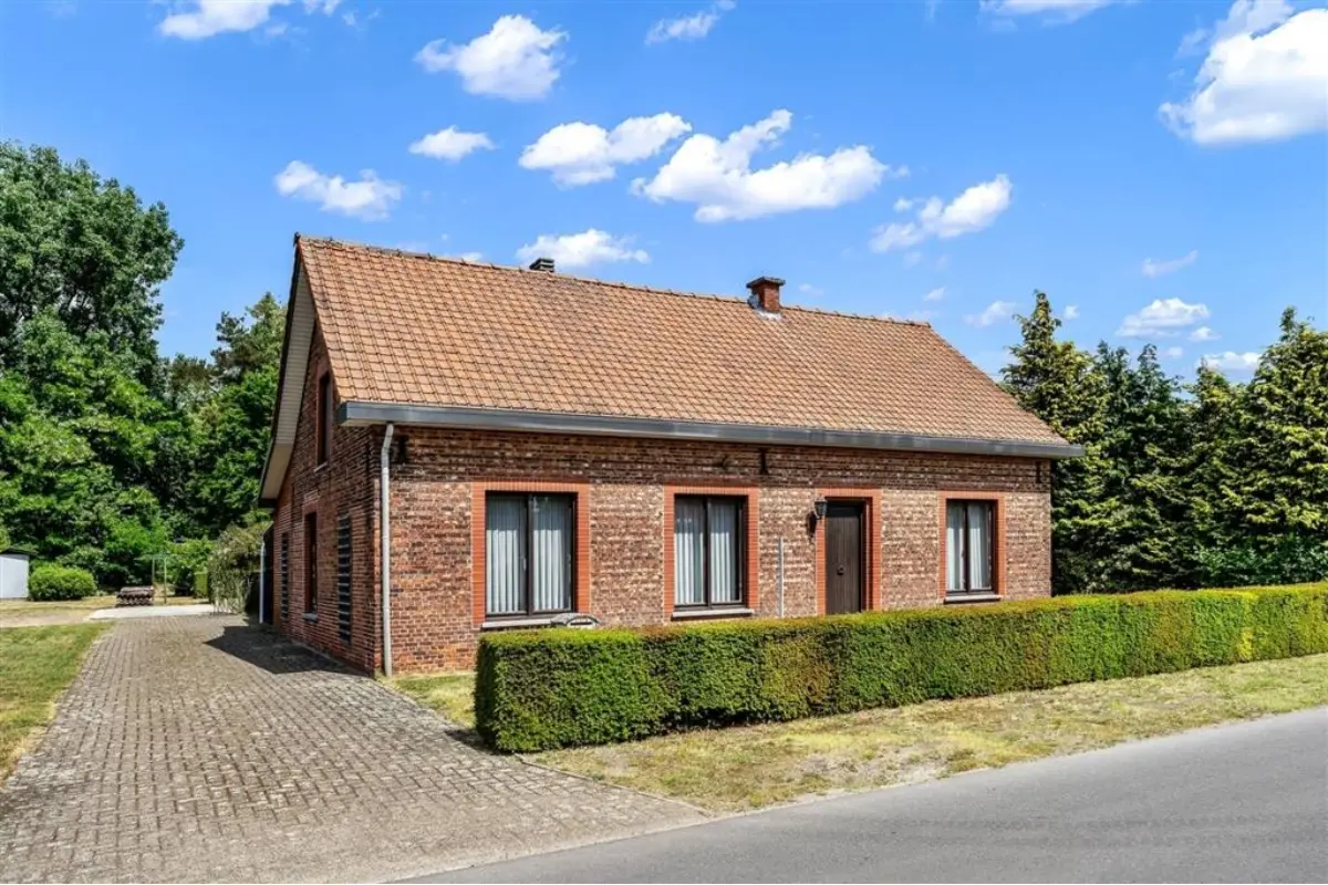 Huis te  koop in Mol 2400 219000.00€ 2 slaapkamers 139.00m² - Zoekertje 787026