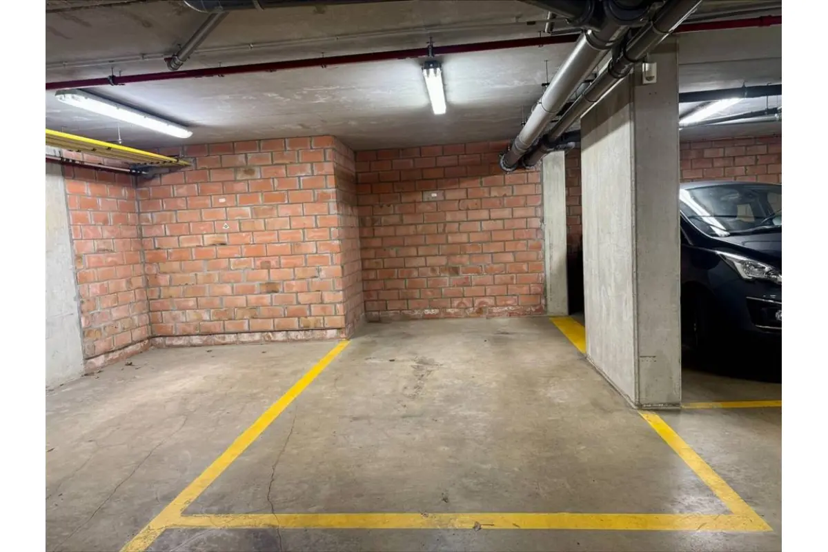 Parking & garage te  huur in Lier 2500 90.00€  slaapkamers m² - Zoekertje 787149