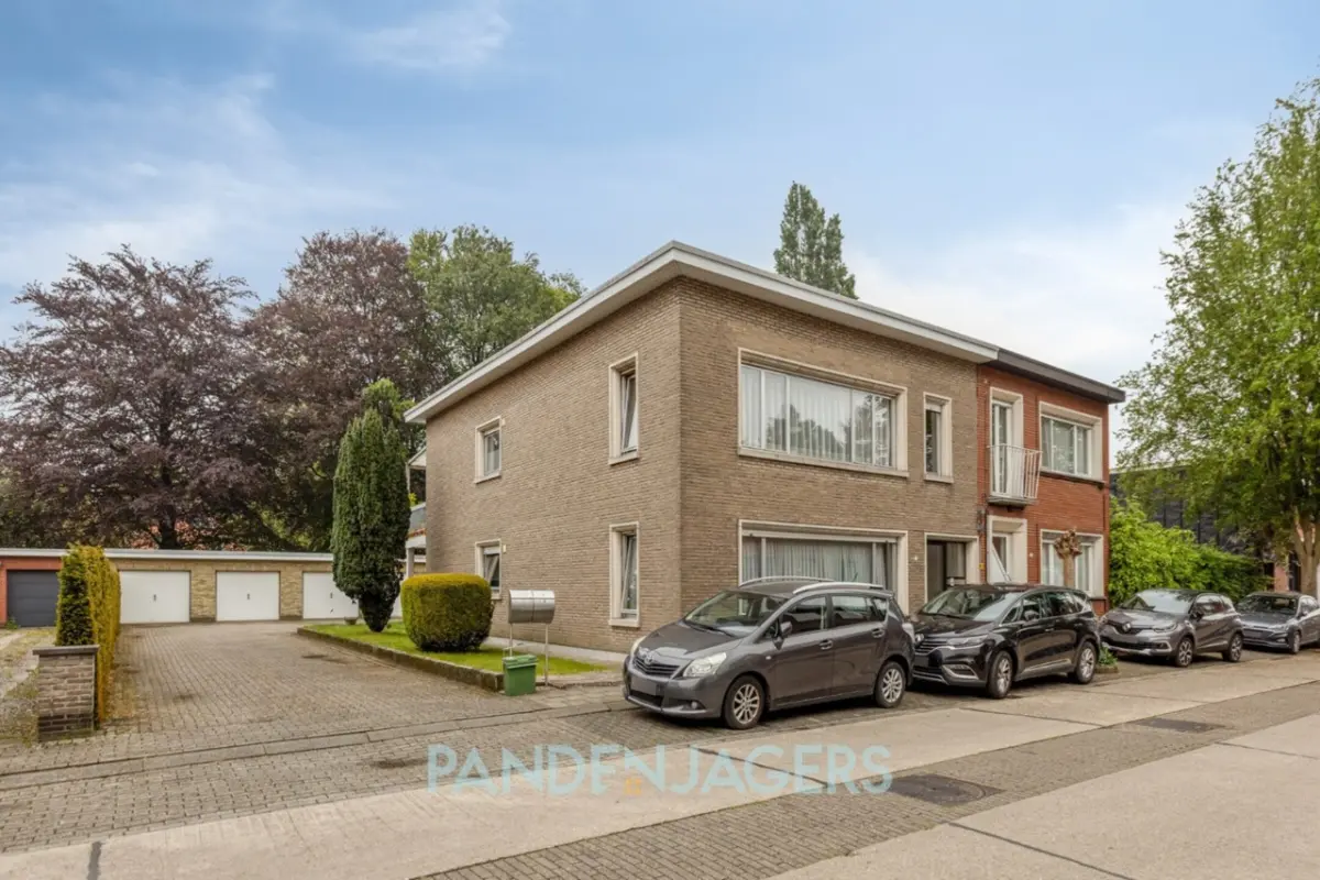 Huis te  koop in Brasschaat 2930 674000.00€ 4 slaapkamers 204.00m² - Zoekertje 788521