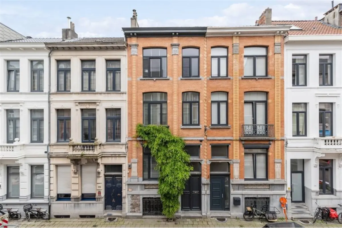 Huis te  koop in Berchem 2600 790000.00€ 4 slaapkamers 285.00m² - Zoekertje 790888