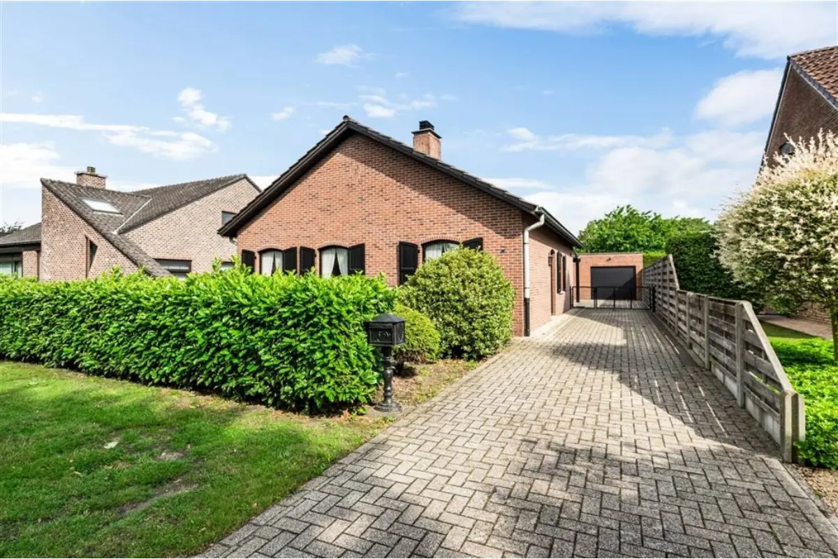 Huis te  koop in Mol 2400 319000.00€ 2 slaapkamers 116.00m² - Zoekertje 792468