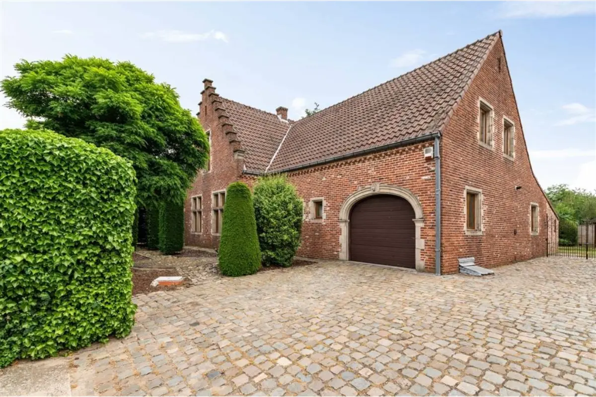 Huis te  koop in Kapellen 2950 650000.00€ 4 slaapkamers 252.00m² - Zoekertje 791697
