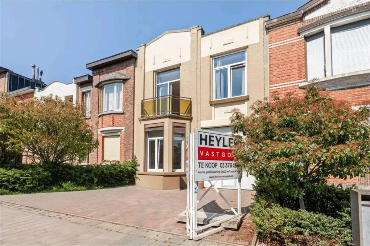 Huis te  koop in Deurne 2100 435000.00€ 4 slaapkamers 223.00m² - Zoekertje 791618
