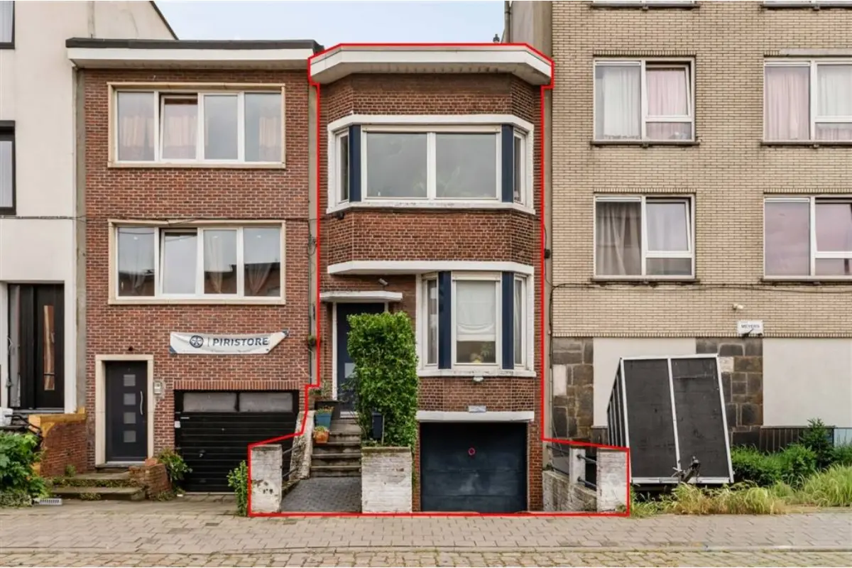 Huis te  koop in Deurne 2100 315000.00€ 2 slaapkamers 167.00m² - Zoekertje 791662