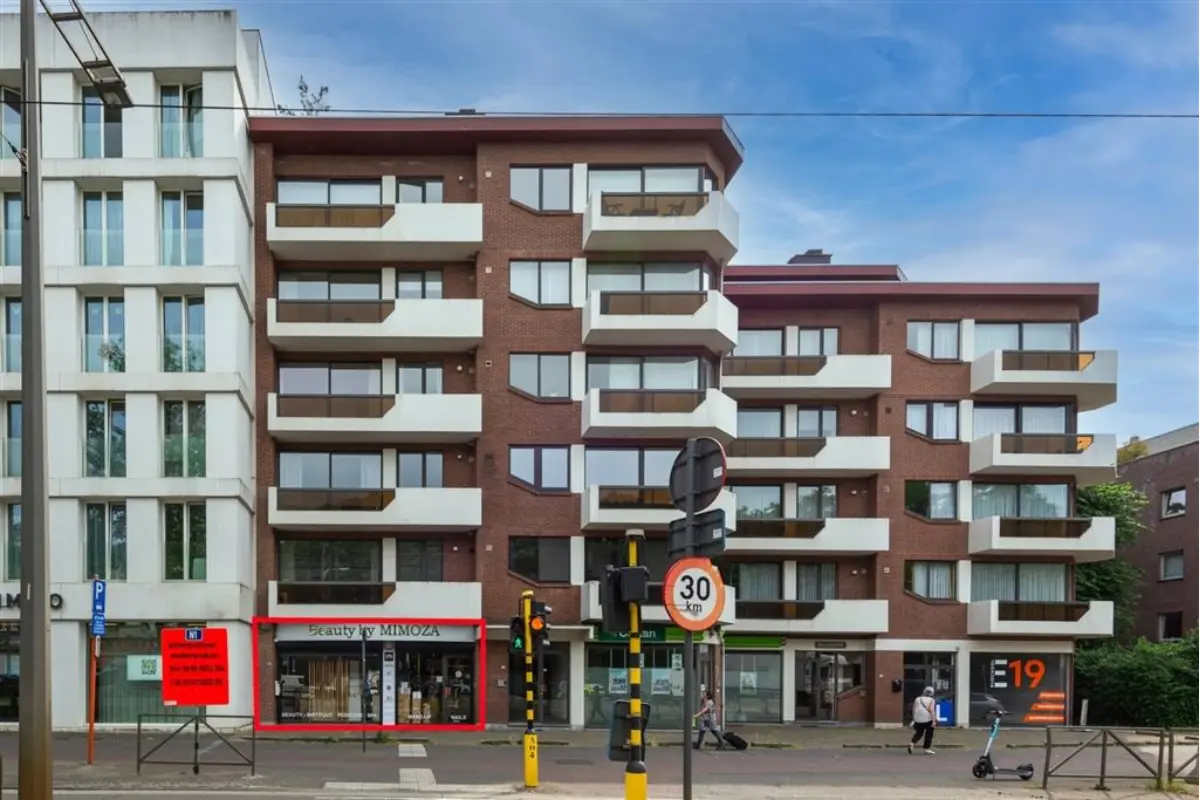 Handelszaak te  koop in Mortsel 2640 375000.00€  slaapkamers 95.00m² - Zoekertje 792685