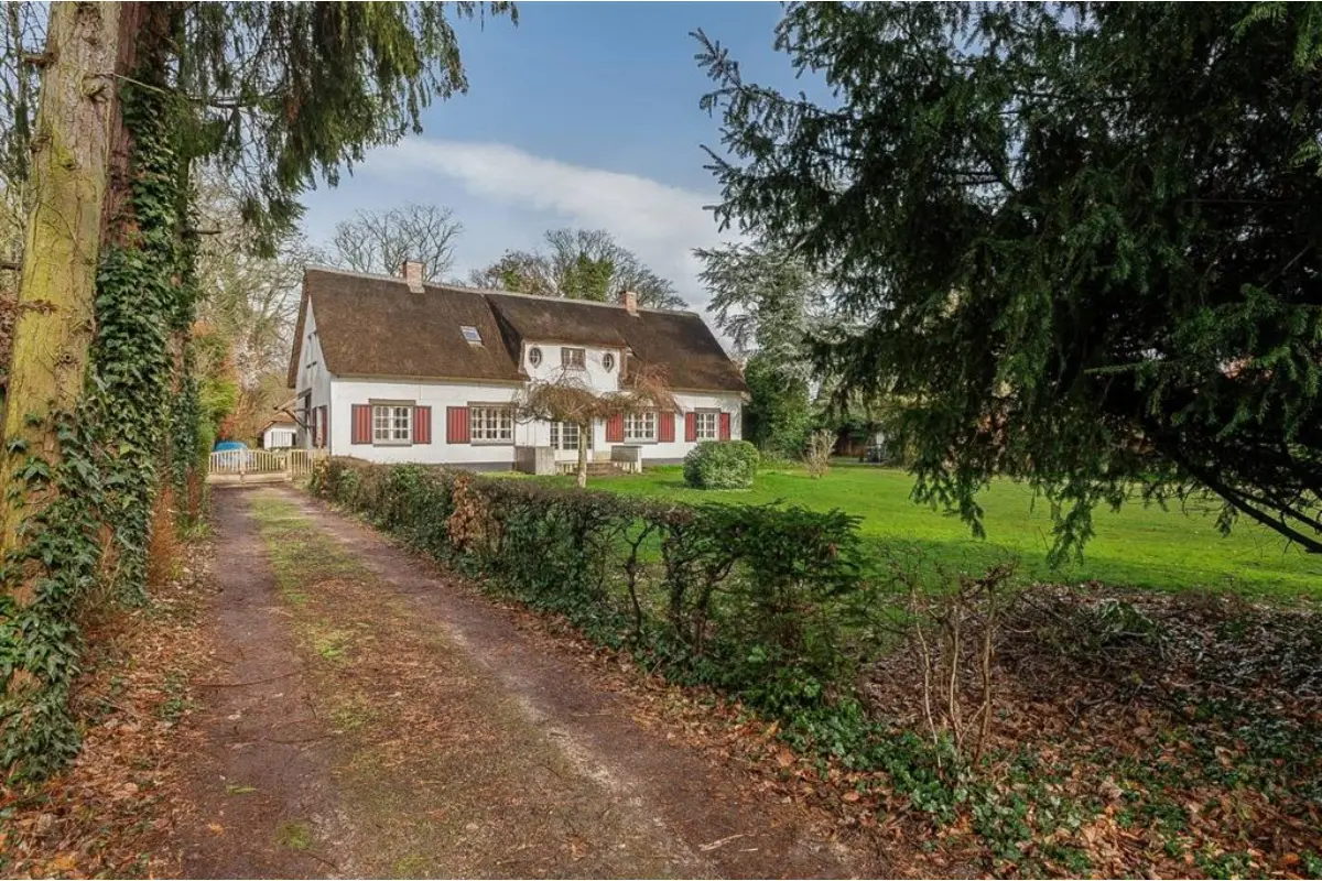 Huis te  koop in Brasschaat 2930 1075000.00€ 5 slaapkamers 300.00m² - Zoekertje 792668