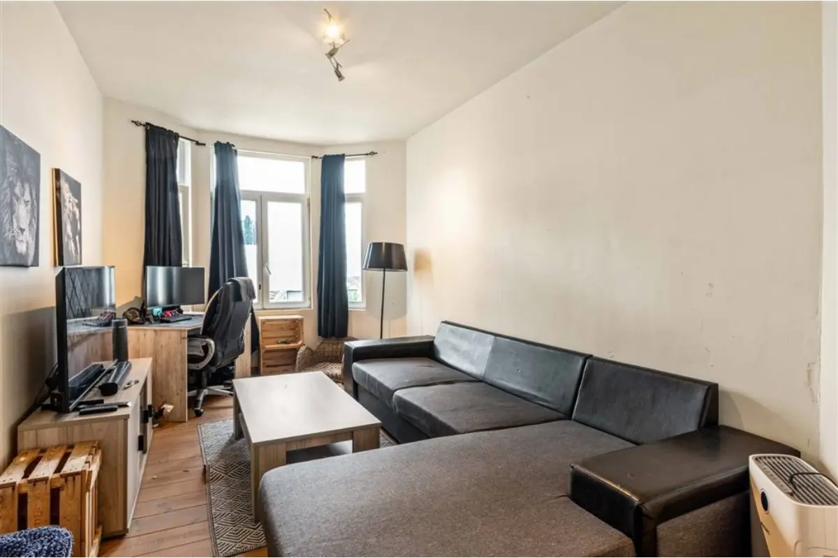 Appartement te  koop in Deurne 2100 125000.00€ 1 slaapkamers 45.00m² - Zoekertje 793748