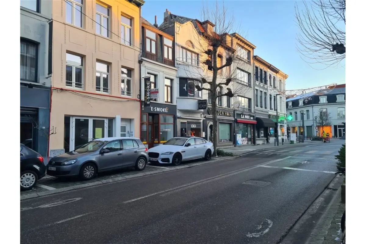 Handelszaak te  huur in Turnhout 2300 800.00€  slaapkamers m² - Zoekertje 800806
