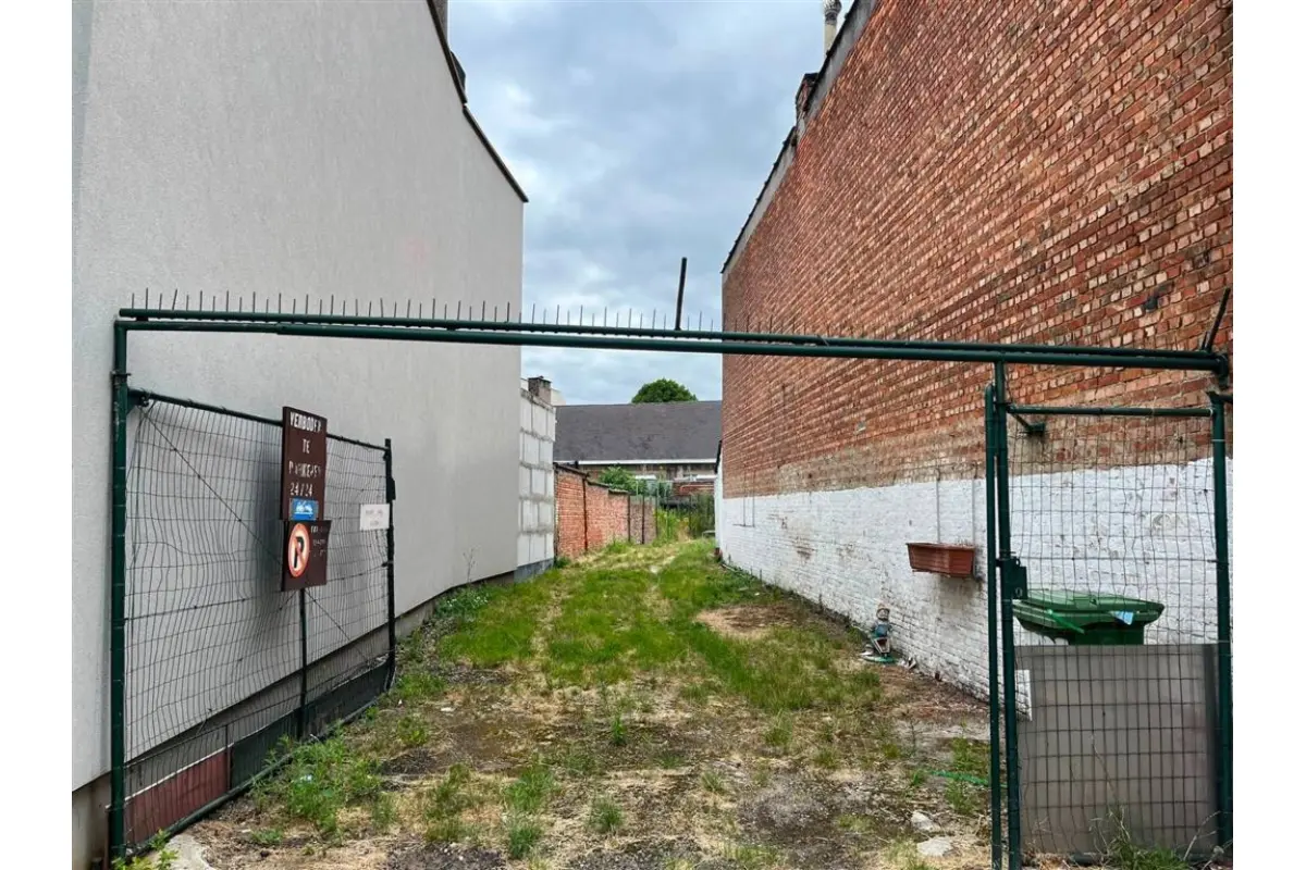 Parking & garage te  koop in Merksem 2170 179000.00€  slaapkamers m² - Zoekertje 805094
