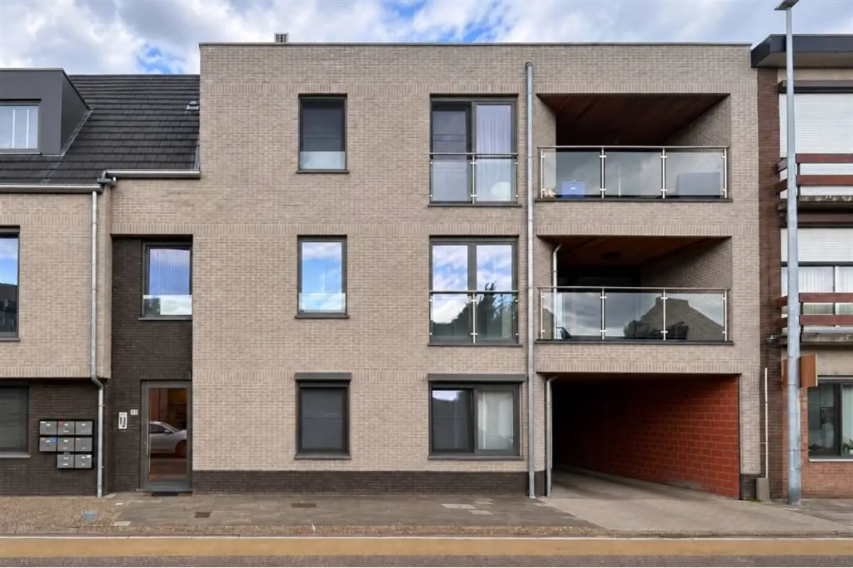 Appartement te  huur in Mol 2400 920.00€ 2 slaapkamers m² - Zoekertje 812975