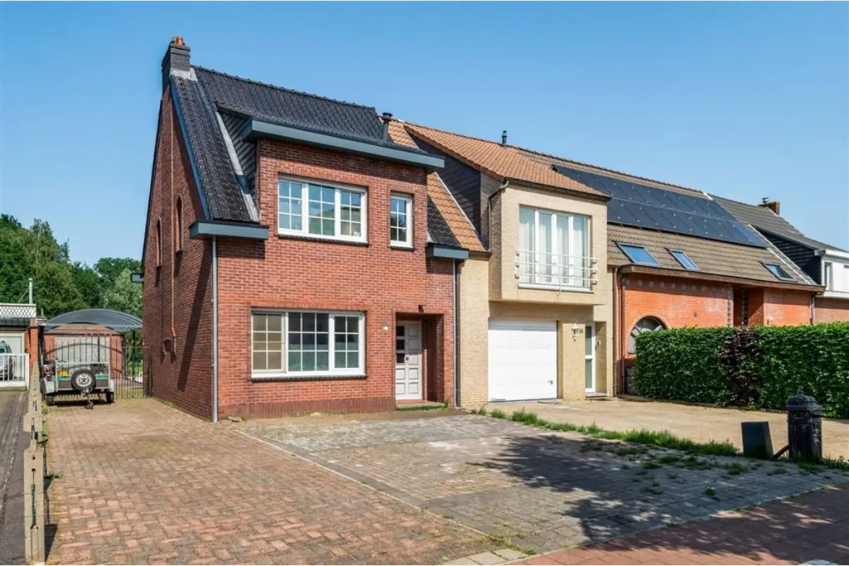 Huis te  koop in Brasschaat 2930 465000.00€ 4 slaapkamers 243.00m² - Zoekertje 812953