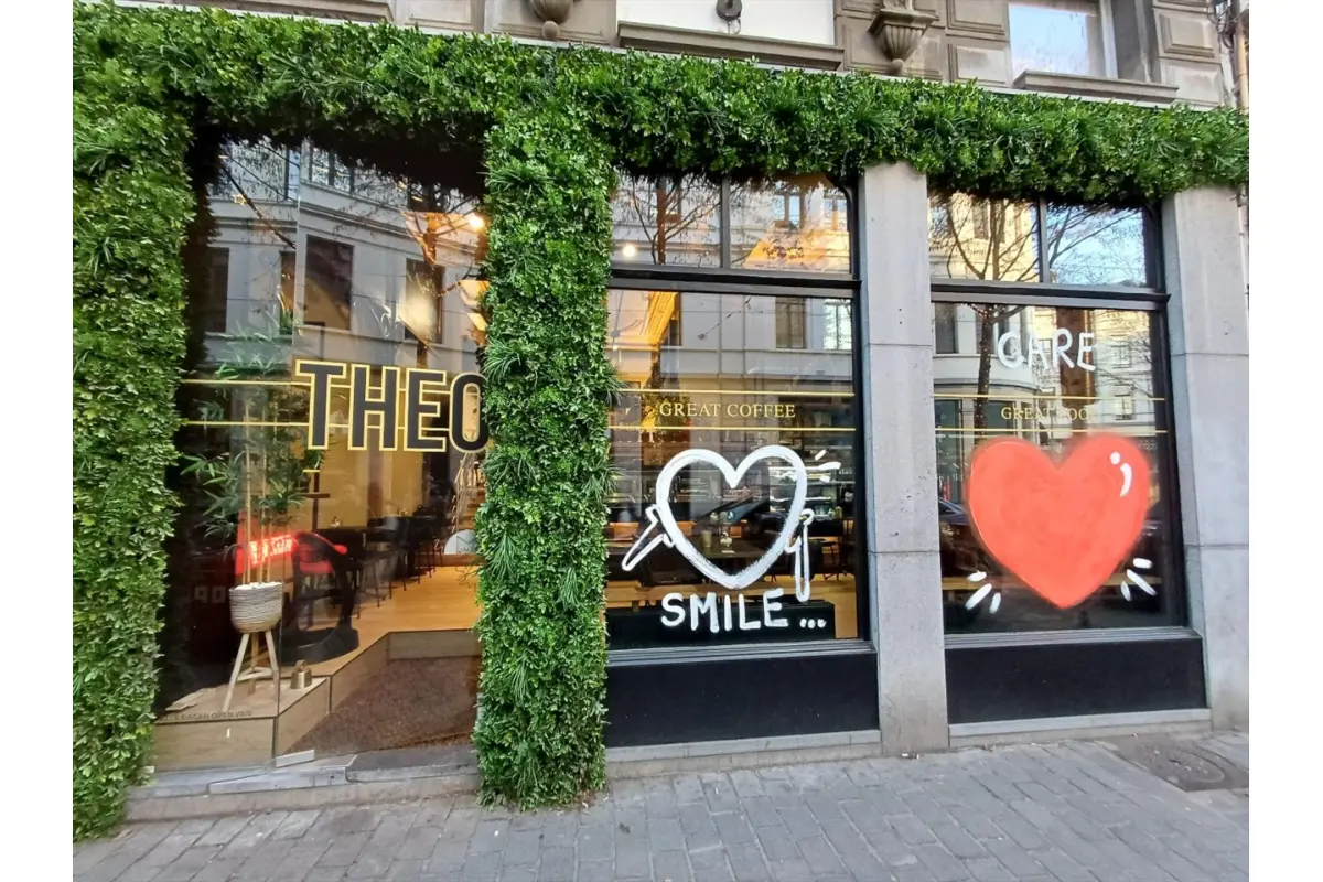 Handelszaak te  huur in Antwerpen 2000 2500.00€  slaapkamers m² - Zoekertje 824688