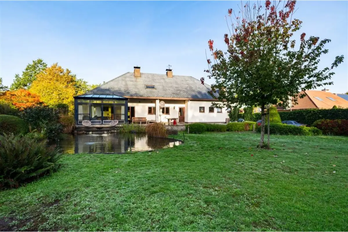 Huis te  koop in Brasschaat 2930 749000.00€ 3 slaapkamers 410.00m² - Zoekertje 831818